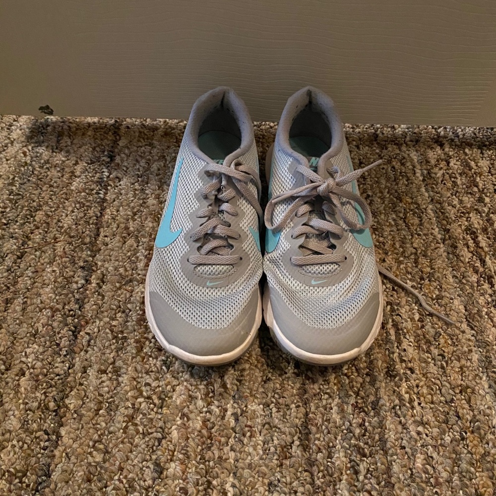 Nike Tennis Shoes